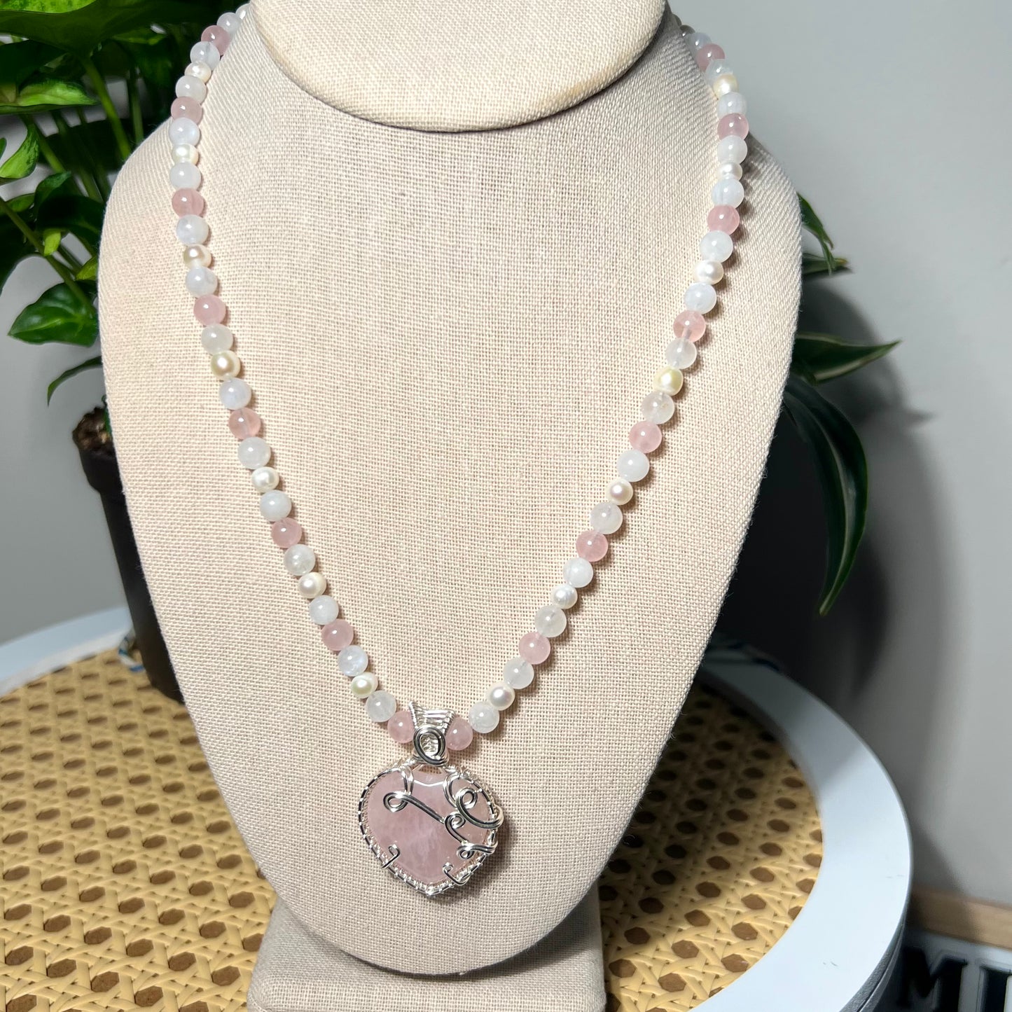 Rose Quartz Corazón Necklace {silver}